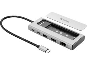 La Sandberg USB-C 6in1 Travel Dock SSD Case ofrece puertos de expansión esenciales y capacidad de almacenamiento de datos en un solo dispositivo compacto. Conecta tu portátil a través de USB-C y accede fácilmente a la pantalla